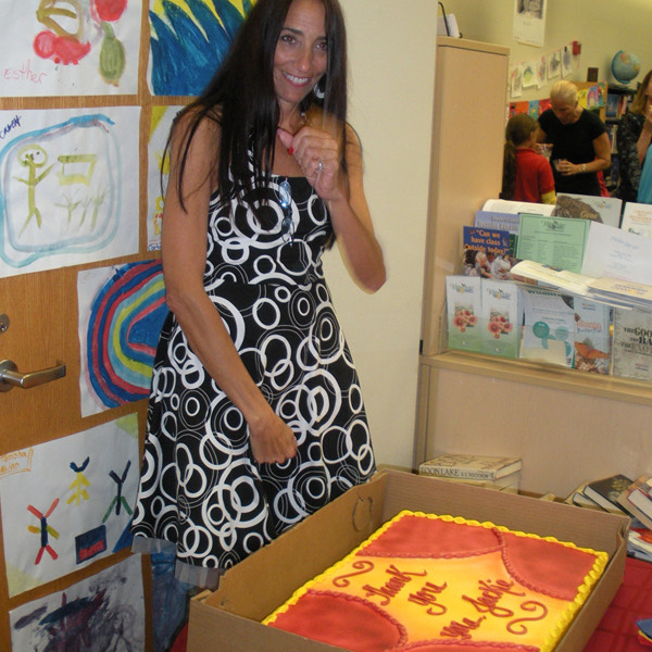 7ab%20Wilton%20Manors%20Library%20Jacklyn%20Laflamme%20artist%20kids%20mural%20florida%20famous%20600 squashed